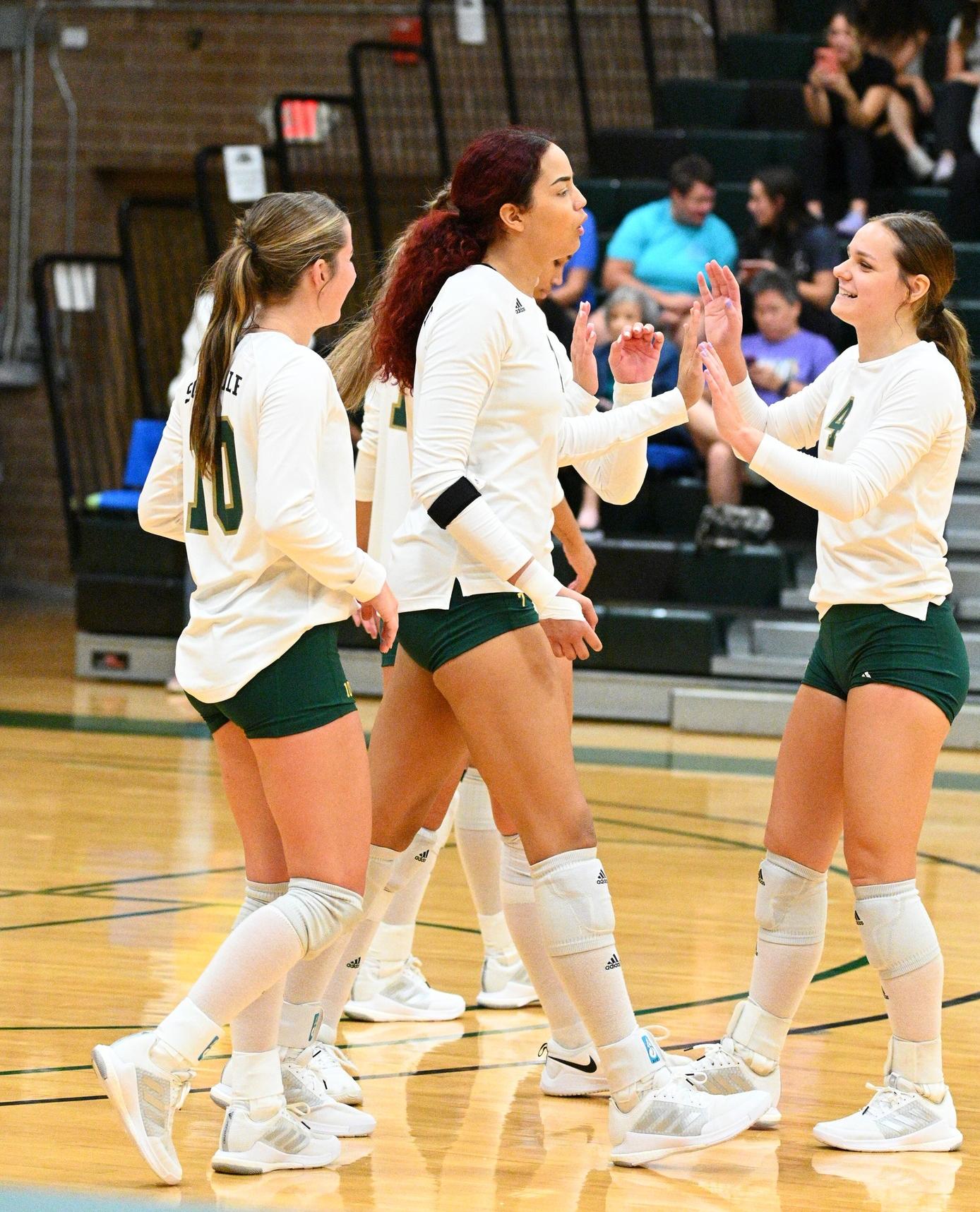 Volleyball Takes Down Glendale; Force Elimination Match for Region 1 Championship
