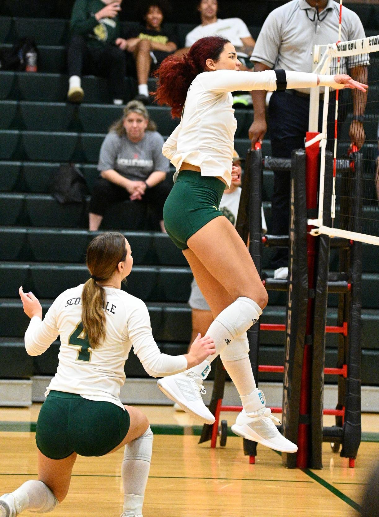 Volleyball Eliminates Chandler-Gilbert; Advances to Region 1 Championship